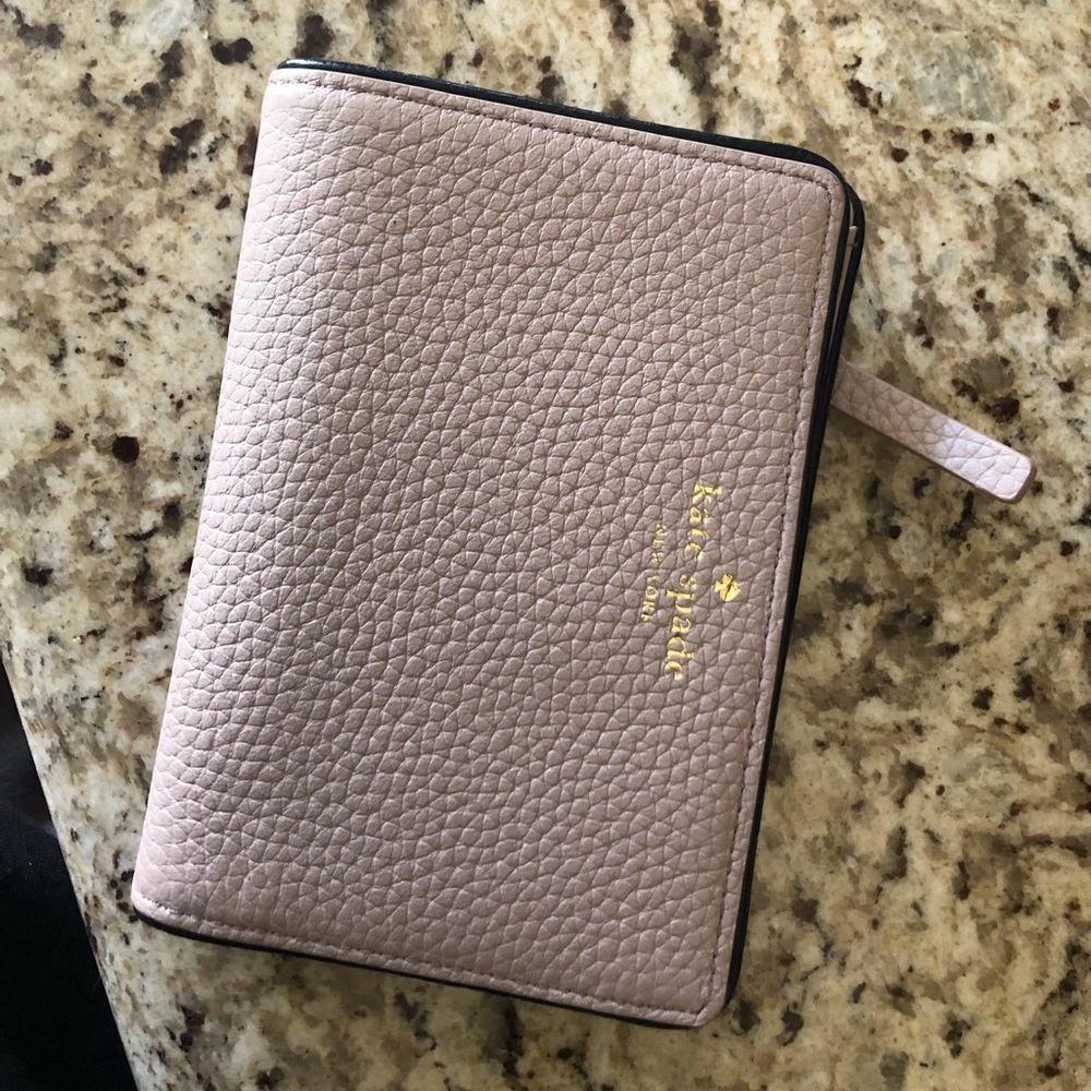 Kate spade Chester street wallet